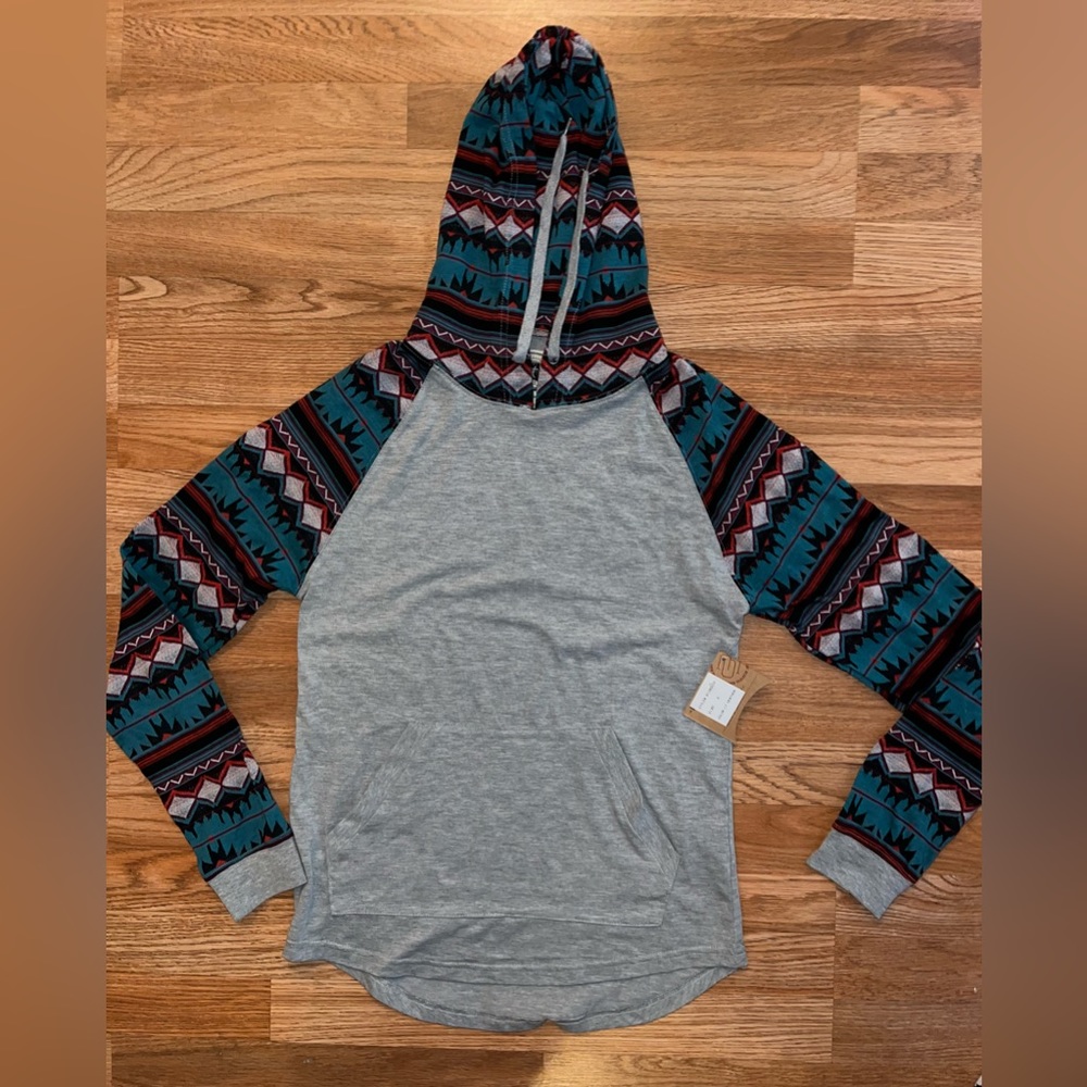 NWT Beautiful Giant Hoodie Size Small Tribal Blue Red Pullover Pouch Pocket